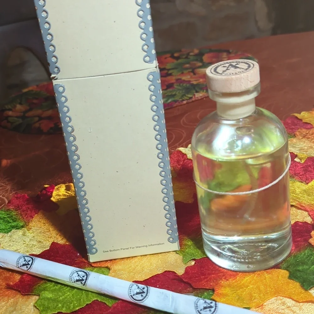Votivo White Iris Aromatic Reed Diffuser with Box